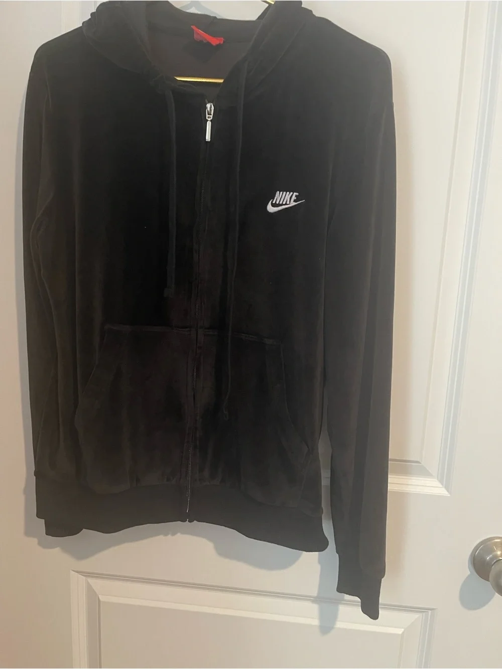 Nike Woman’s M Black Velour Full Zip Hoodie with White Embroidered Swoosh. 20P-P
